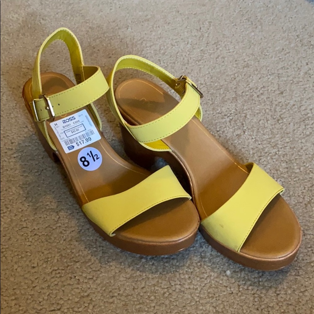 NWT Strappy summer heels